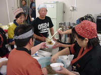 大忙しの厨房の中